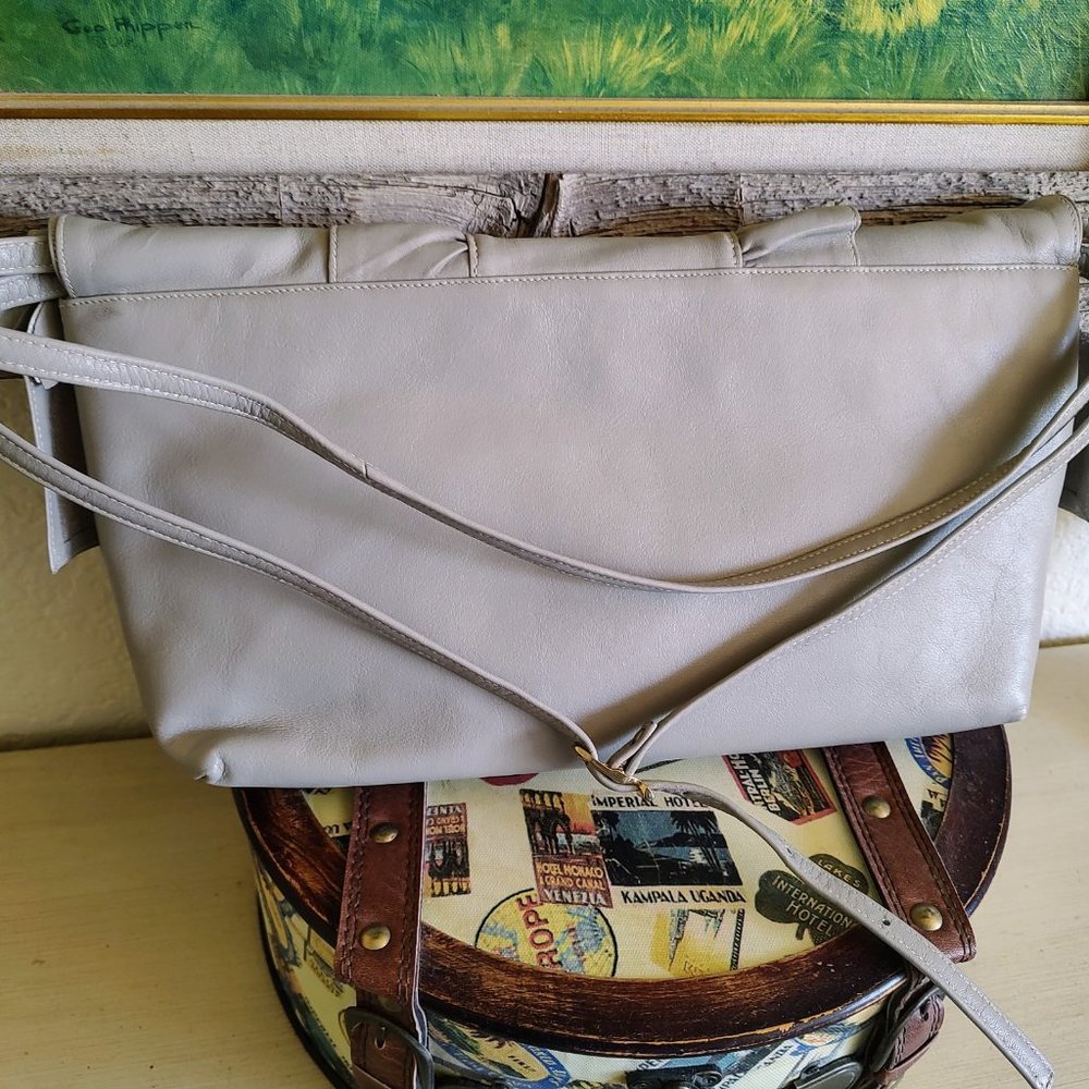 Vintage Susan Gail grey leather clutch with strap options. Excellent condition. - Picture 7 of 14